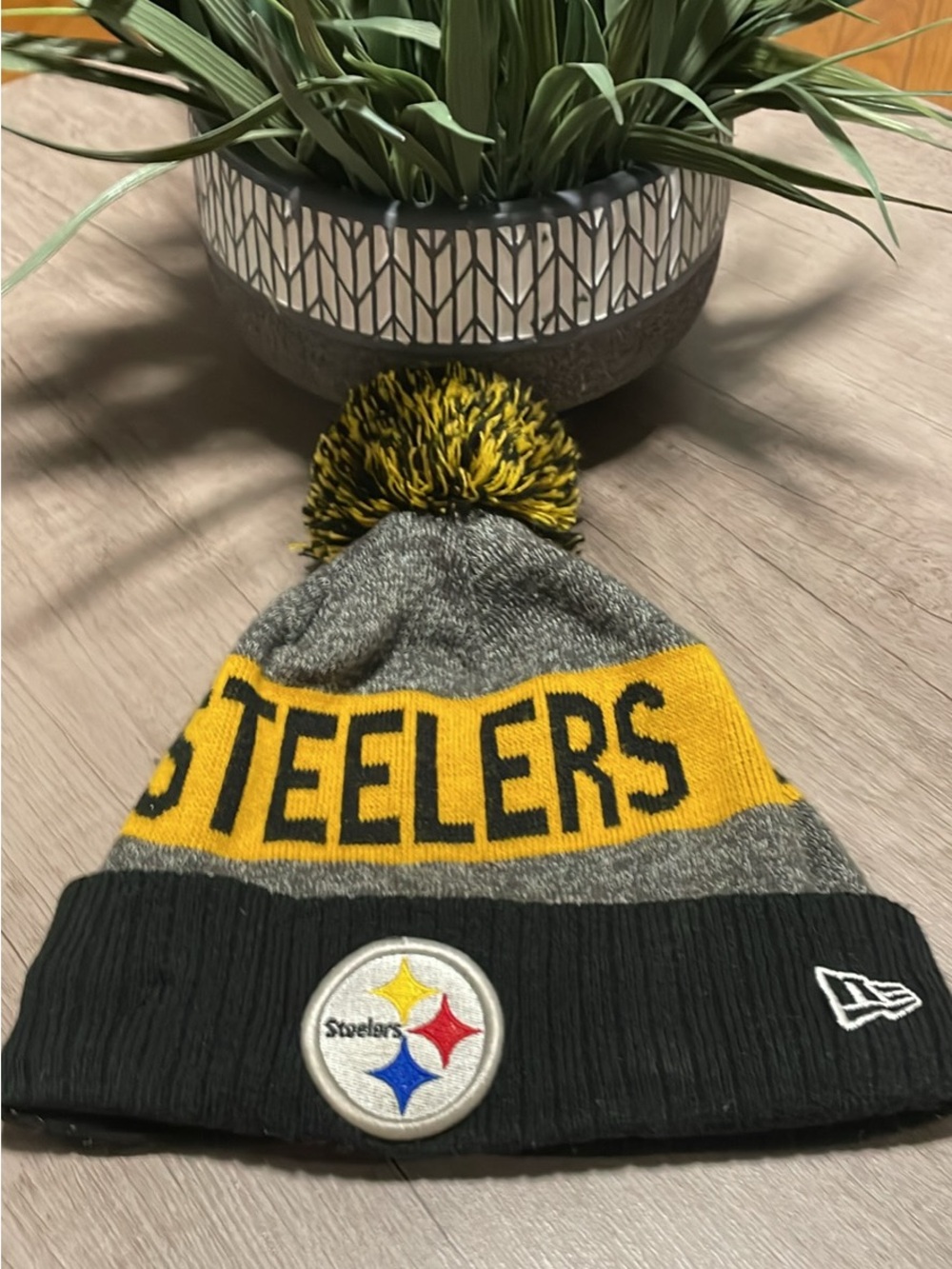 New Era Pittsburgh Steelers Knit Pom toque - Gray/Gold/Black